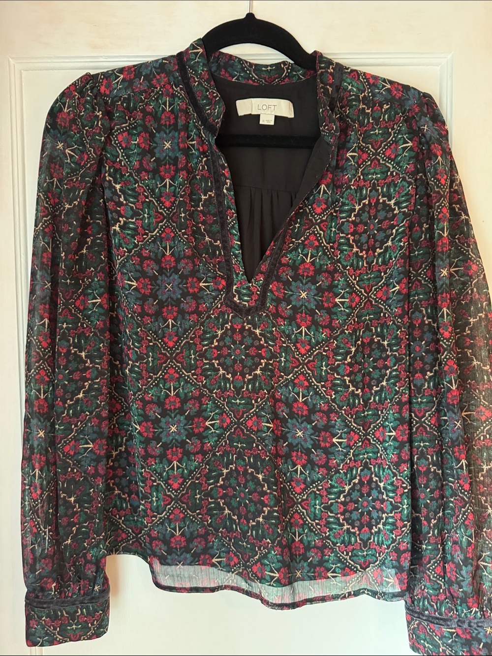 LOFT Floral Geo Print V-Neck sheer Blouse w/ lining lGreen & Red w Velvet trim